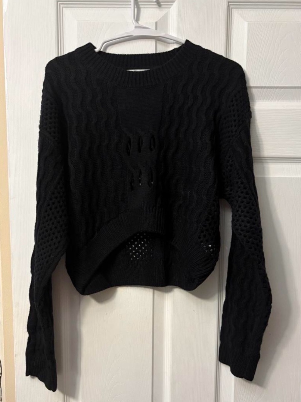 Cupshe Black Cable Knit Cropped Crewneck Sweater